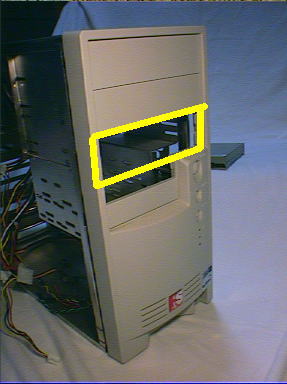 パソコンの組立て方（8-3）CD－ROMの装着